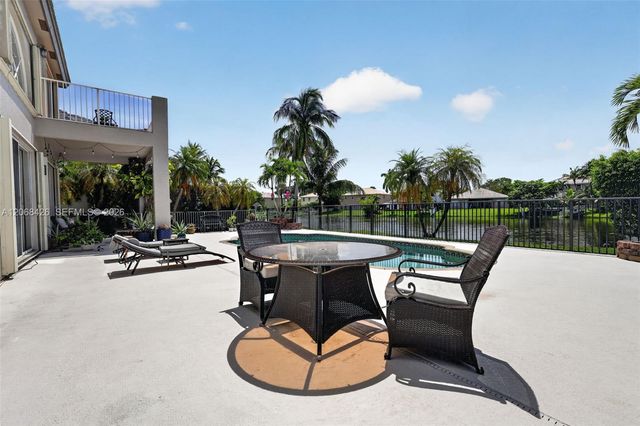 600 SW 167th Way, Pembroke Pines, FL 33027