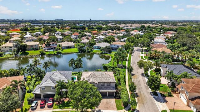 600 SW 167th Way, Pembroke Pines, FL 33027