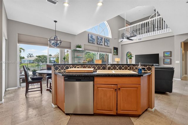 600 SW 167th Way, Pembroke Pines, FL 33027