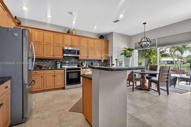 600 SW 167th Way, Pembroke Pines, FL 33027