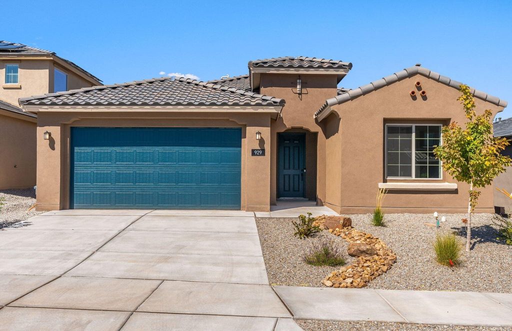 929 Turquesa Loop SE, Rio Rancho, NM 87124