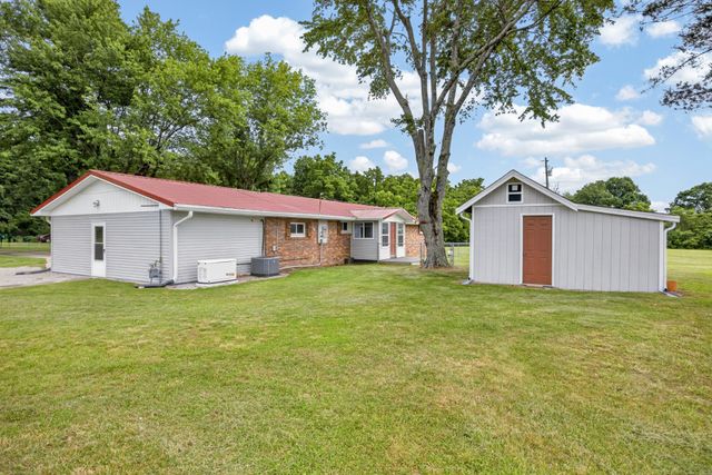74 Farmer Rd, Crossville, TN 38571