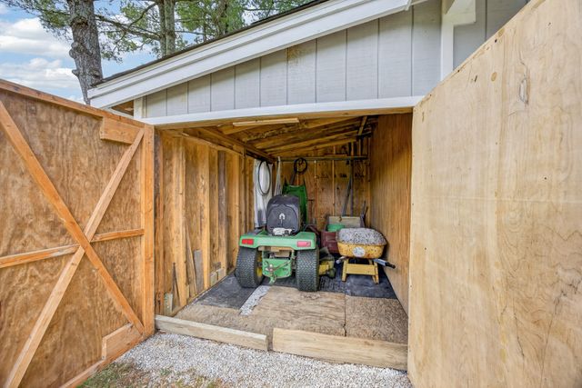 74 Farmer Rd, Crossville, TN 38571
