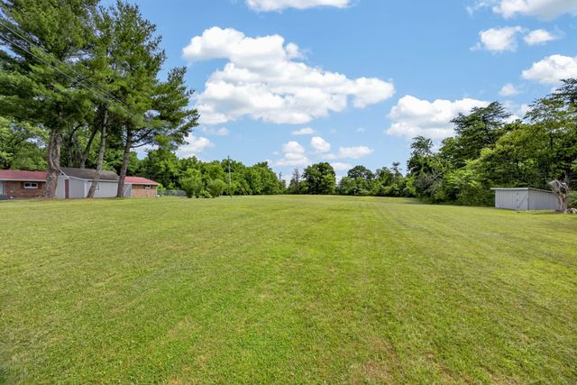 74 Farmer Rd, Crossville, TN 38571