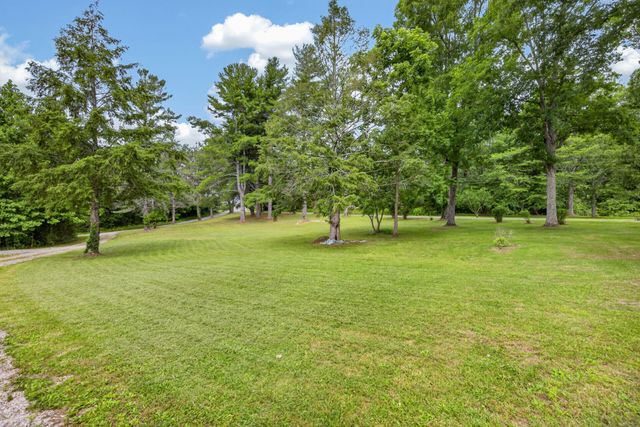 74 Farmer Rd, Crossville, TN 38571