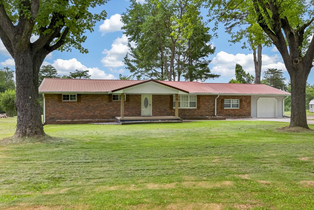 74 Farmer Rd, Crossville, TN 38571