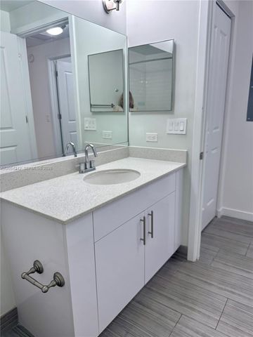 1776 Polk St 705, Hollywood, FL 33020