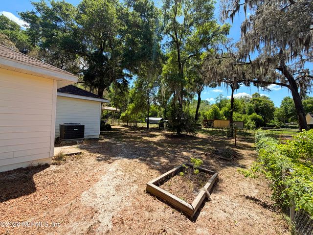 22921 SE 60TH Lane, Hawthorne, FL 32640