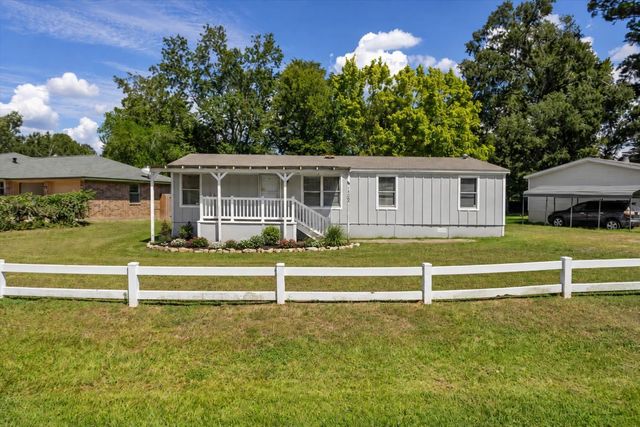 14260 Shadow Bay Drive, Willis, TX 77318