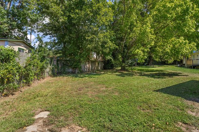 14260 Shadow Bay Drive, Willis, TX 77318