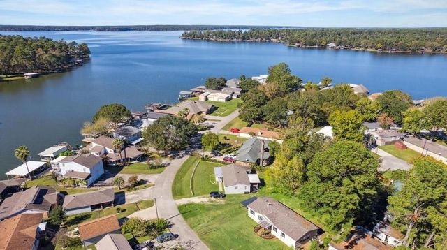 14260 Shadow Bay Drive, Willis, TX 77318