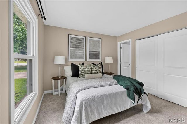 947 Oakfield Drive, Ballwin, MO 63021