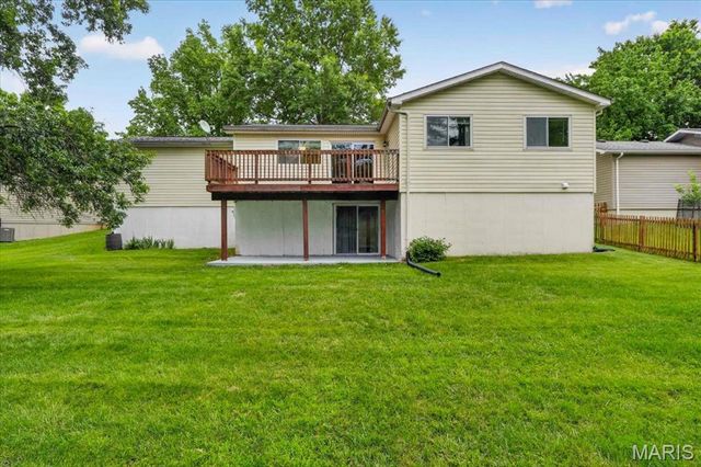 947 Oakfield Drive, Ballwin, MO 63021
