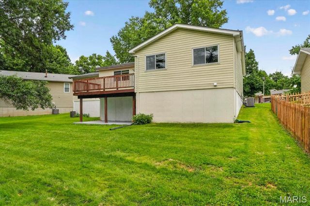 947 Oakfield Drive, Ballwin, MO 63021