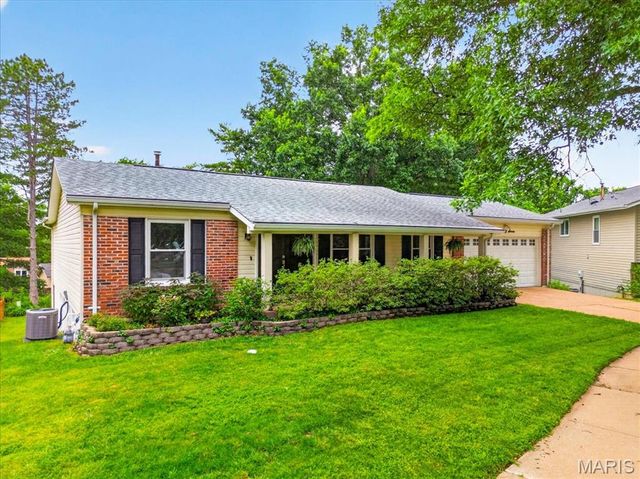 947 Oakfield Drive, Ballwin, MO 63021