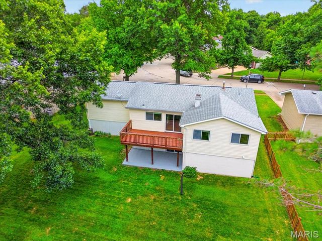 947 Oakfield Drive, Ballwin, MO 63021