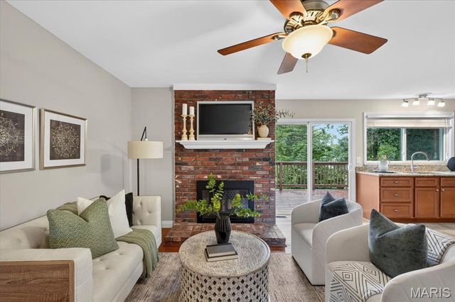 947 Oakfield Drive, Ballwin, MO 63021