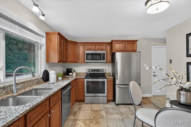 947 Oakfield Drive, Ballwin, MO 63021
