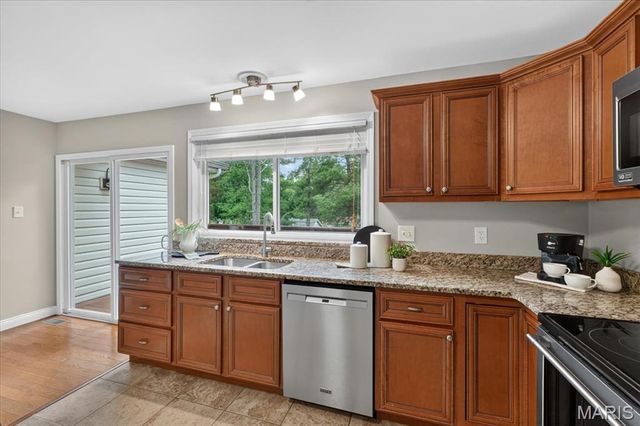 947 Oakfield Drive, Ballwin, MO 63021