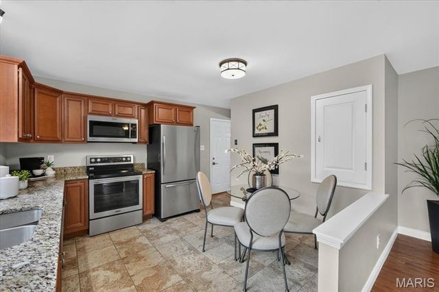 947 Oakfield Drive, Ballwin, MO 63021