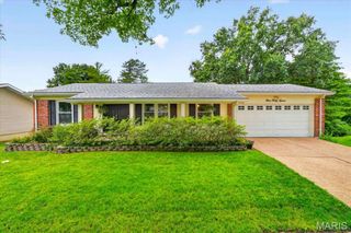 947 Oakfield Drive, Ballwin, MO 63021