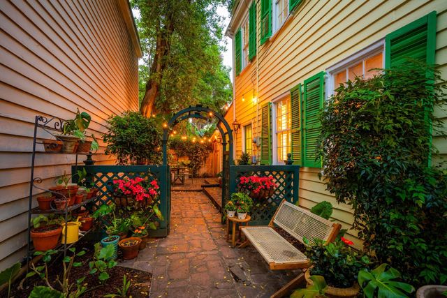 8 Trumbo Street, Charleston, SC 29401