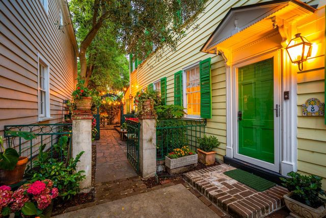 8 Trumbo Street, Charleston, SC 29401