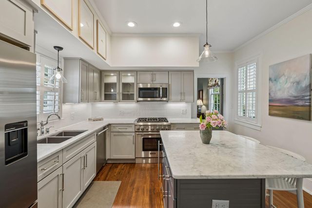 8 Trumbo Street, Charleston, SC 29401
