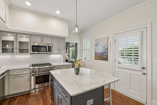 8 Trumbo Street, Charleston, SC 29401