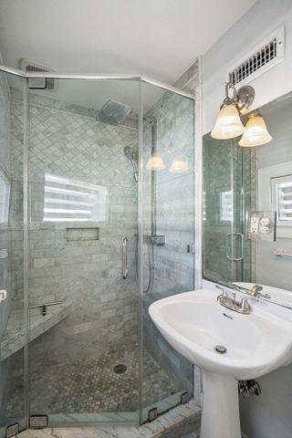 8 Trumbo Street, Charleston, SC 29401