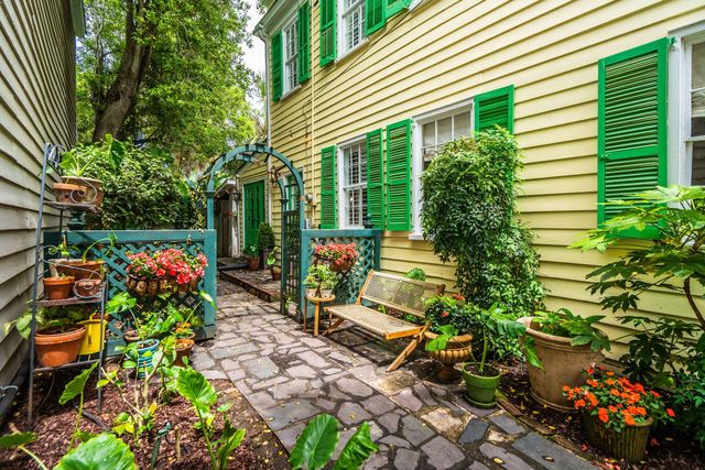 8 Trumbo Street, Charleston, SC 29401