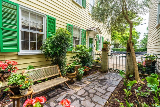 8 Trumbo Street, Charleston, SC 29401