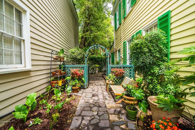 8 Trumbo Street, Charleston, SC 29401