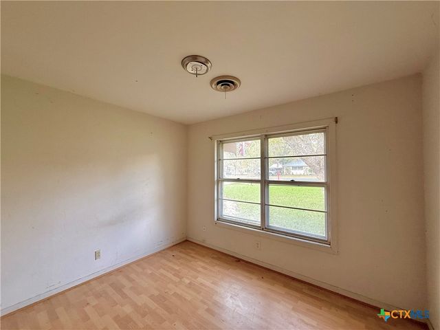 301 Angus Street, Victoria, TX 77904