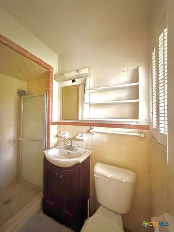 301 Angus Street, Victoria, TX 77904