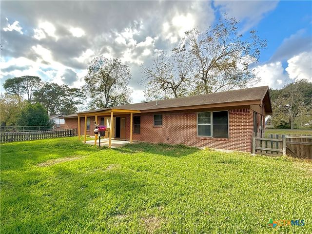 301 Angus Street, Victoria, TX 77904