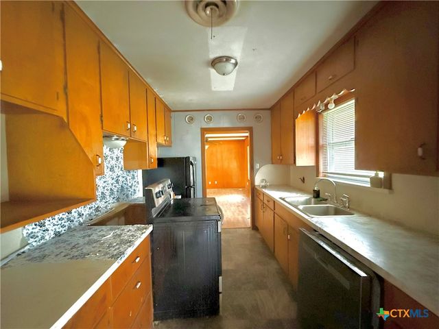 301 Angus Street, Victoria, TX 77904