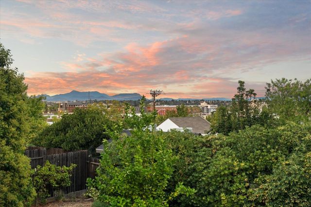 1901 Chestnut Street, Redding, CA 96001