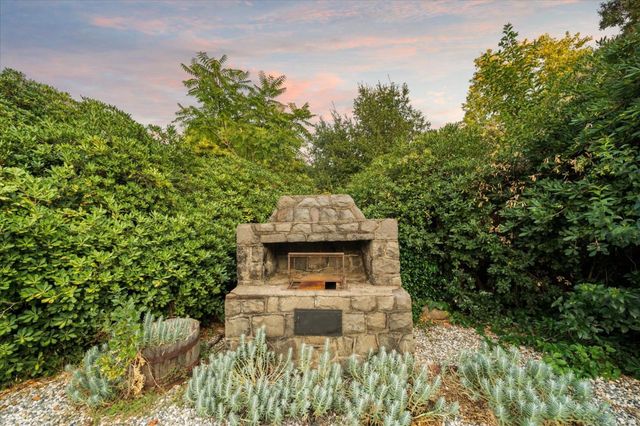 1901 Chestnut Street, Redding, CA 96001