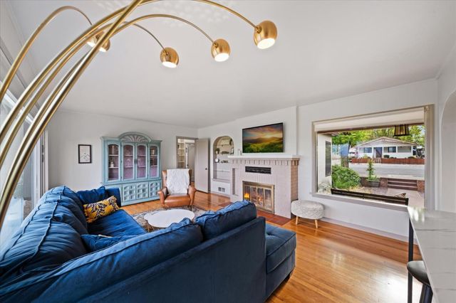 1901 Chestnut Street, Redding, CA 96001