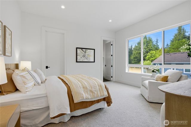 10411 NE 17th Street, Bellevue, WA 98004