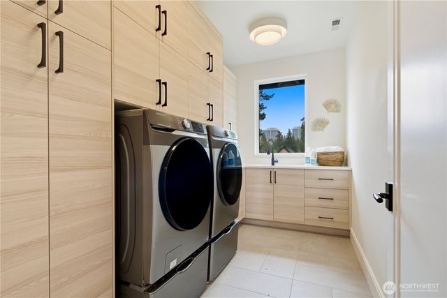 10411 NE 17th Street, Bellevue, WA 98004