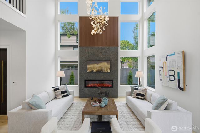 10411 NE 17th Street, Bellevue, WA 98004
