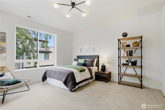 10411 NE 17th Street, Bellevue, WA 98004