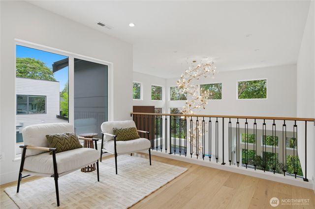 10411 NE 17th Street, Bellevue, WA 98004