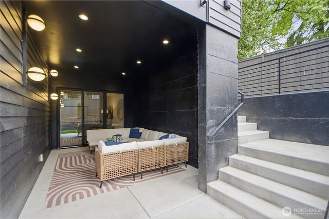 10411 NE 17th Street, Bellevue, WA 98004