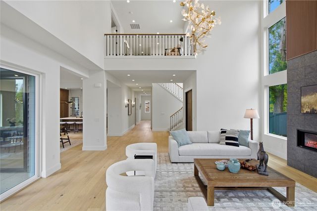 10411 NE 17th Street, Bellevue, WA 98004