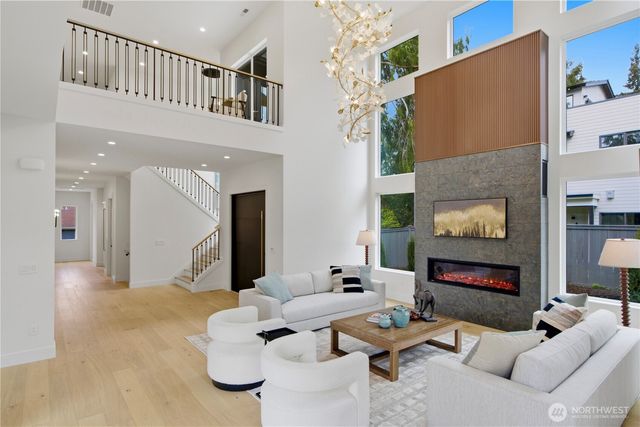 10411 NE 17th Street, Bellevue, WA 98004