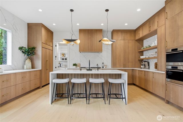 10411 NE 17th Street, Bellevue, WA 98004