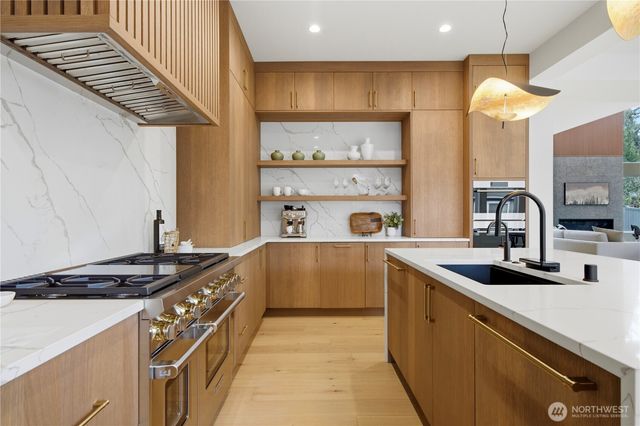 10411 NE 17th Street, Bellevue, WA 98004
